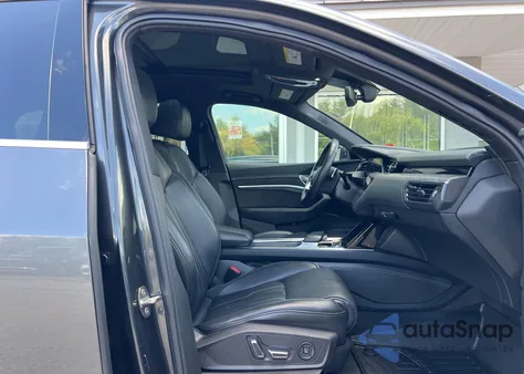 2019 Audi E-Tron Prestige из США, поврежденный, VIN WA1VAAGEXKB008179